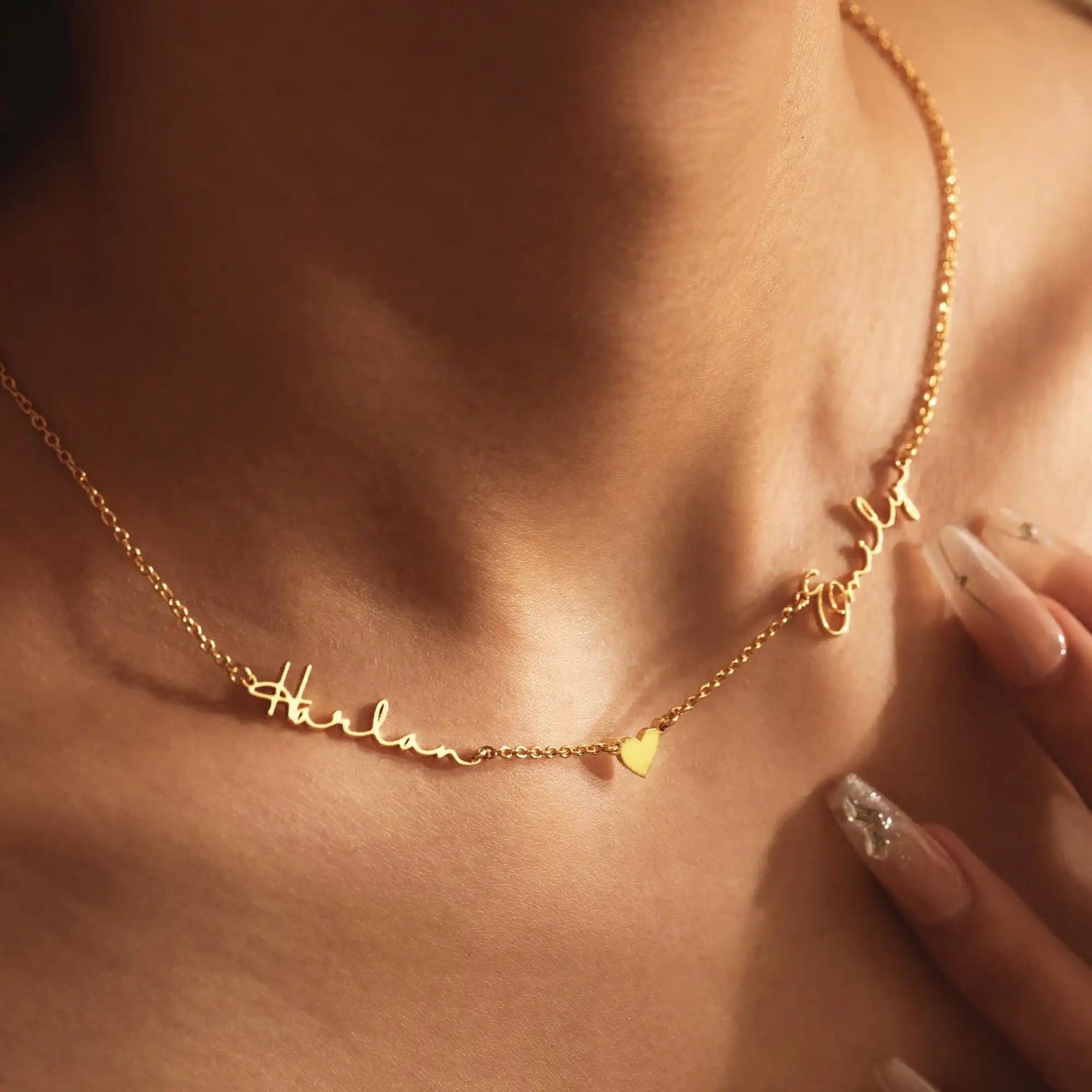 Personalisierte Herzanhänger-Halskette mit zwei Namen